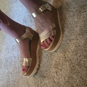 Steve Madden gold platform wedge